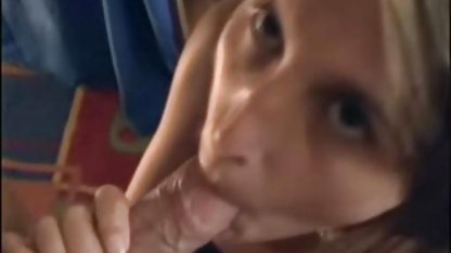 Anak-anak kecil bokepbaratxxx dan kucing bermain