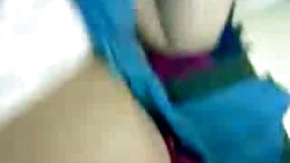 Makan bokepxxxbarat cewek seksi di sofa